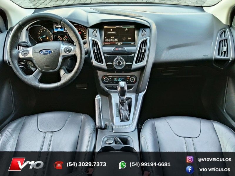 FORD FOCUS 2.0 TITANIUM SEDAN 16V 2014/2015 V10 VEÍCULOS CAXIAS DO SUL / Carros no Vale