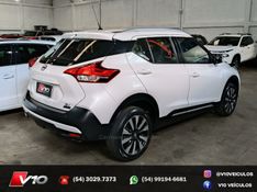 NISSAN KICKS 1.6 16V SV XTRONIC 2017/2018 V10 VEÍCULOS CAXIAS DO SUL / Carros no Vale
