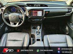 TOYOTA HILUX 2.8 SRV 4X4 CD 16V 2019/2020 V10 VEÍCULOS CAXIAS DO SUL / Carros no Vale