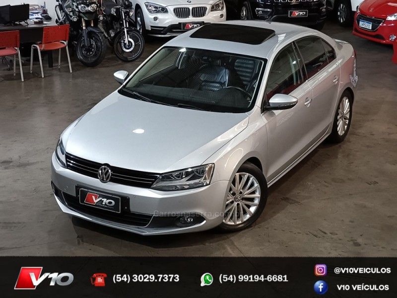 VOLKSWAGEN JETTA 2.0 TSI DSG HIGHLINE 200CV 2012/2012 V10 VEÍCULOS CAXIAS DO SUL / Carros no Vale VOLKSWAGEN JETTA 2.0 TSI DSG HIGHLINE 200CV 2012/2012 V10 VEÍCULOS CAXIAS DO SUL / Carros no Vale