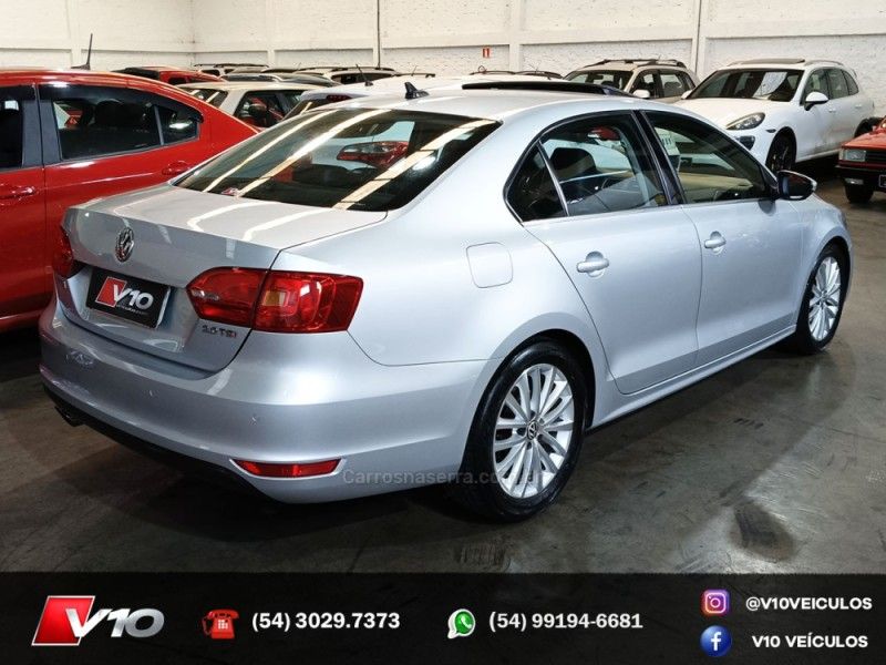 VOLKSWAGEN JETTA 2.0 TSI DSG HIGHLINE 200CV 2012/2012 V10 VEÍCULOS CAXIAS DO SUL / Carros no Vale VOLKSWAGEN JETTA 2.0 TSI DSG HIGHLINE 200CV 2012/2012 V10 VEÍCULOS CAXIAS DO SUL / Carros no Vale