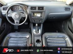 VOLKSWAGEN JETTA 2.0 TSI DSG HIGHLINE 200CV 2012/2012 V10 VEÍCULOS CAXIAS DO SUL / Carros no Vale