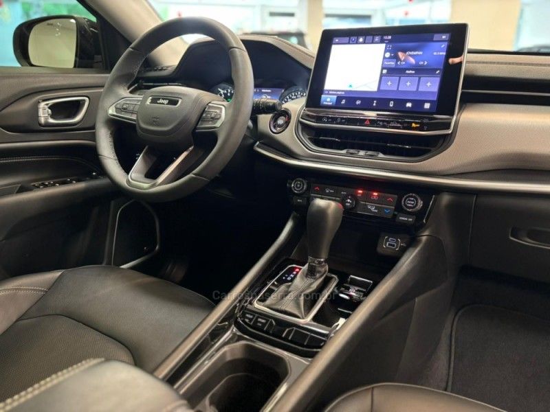 JEEP COMPASS 1.3 LONGITUDE T270 16V TURBO 4X2 2023/2023 LUIGGI AUTOMÓVEIS CARLOS BARBOSA / Carros no Vale JEEP COMPASS 1.3 LONGITUDE T270 16V TURBO 4X2 2023/2023 LUIGGI AUTOMÓVEIS CARLOS BARBOSA / Carros no Vale