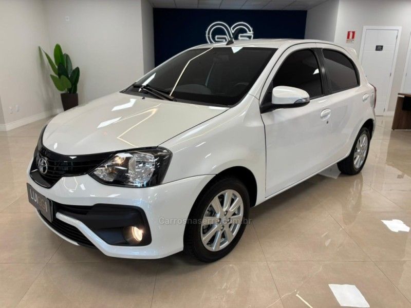 TOYOTA ETIOS 1.5 X PLUS 16V 2019/2020 LUIGGI AUTOMÓVEIS CARLOS BARBOSA / Carros no Vale