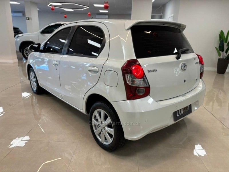 TOYOTA ETIOS 1.5 X PLUS 16V 2019/2020 LUIGGI AUTOMÓVEIS CARLOS BARBOSA / Carros no Vale