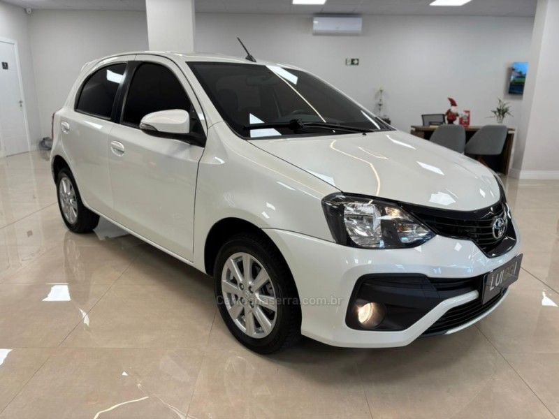 TOYOTA ETIOS 1.5 X PLUS 16V 2019/2020 LUIGGI AUTOMÓVEIS CARLOS BARBOSA / Carros no Vale