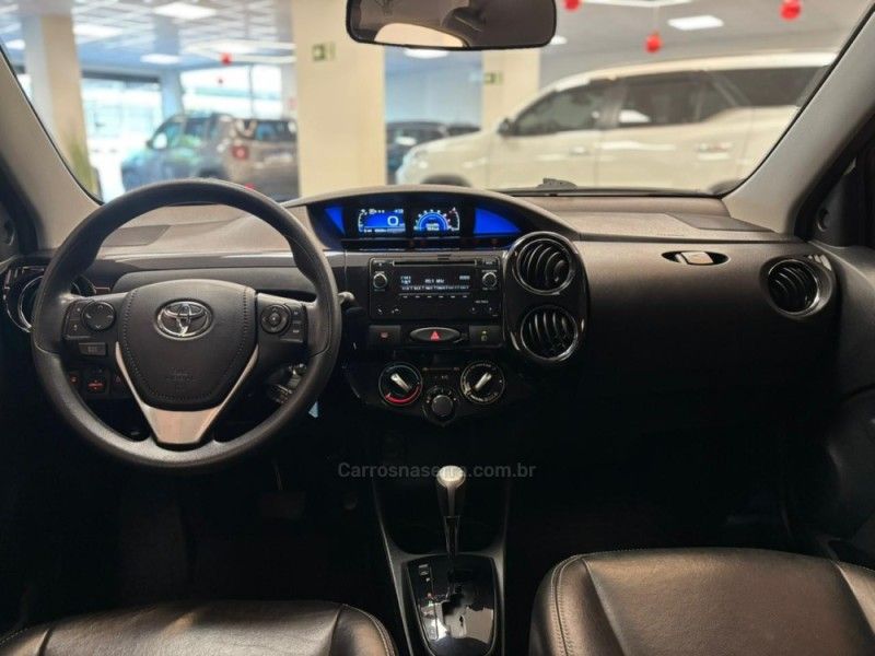 TOYOTA ETIOS 1.5 X PLUS 16V 2019/2020 LUIGGI AUTOMÓVEIS CARLOS BARBOSA / Carros no Vale