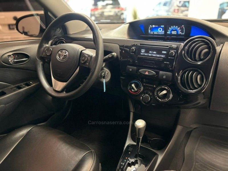 TOYOTA ETIOS 1.5 X PLUS 16V 2019/2020 LUIGGI AUTOMÓVEIS CARLOS BARBOSA / Carros no Vale