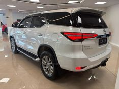 TOYOTA HILUX SW4 2.8 SRX 4X4 7 LUGARES 16V TURBO INTERCOOLER 2023/2024 LUIGGI AUTOMÓVEIS CARLOS BARBOSA / Carros no Vale