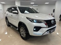 TOYOTA HILUX SW4 2.8 SRX 4X4 7 LUGARES 16V TURBO INTERCOOLER 2023/2024 LUIGGI AUTOMÓVEIS CARLOS BARBOSA / Carros no Vale