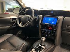 TOYOTA HILUX SW4 2.8 SRX 4X4 7 LUGARES 16V TURBO INTERCOOLER 2023/2024 LUIGGI AUTOMÓVEIS CARLOS BARBOSA / Carros no Vale