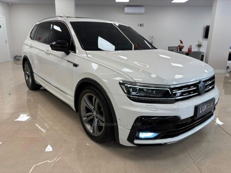VOLKSWAGEN TIGUAN 2.0 ALLSPACE R-LINE 350 TSI 4X4 2018/2018 LUIGGI AUTOMÓVEIS CARLOS BARBOSA / Carros no Vale VOLKSWAGEN TIGUAN 2.0 ALLSPACE R-LINE 350 TSI 4X4 2018/2018 LUIGGI AUTOMÓVEIS CARLOS BARBOSA / Carros no Vale