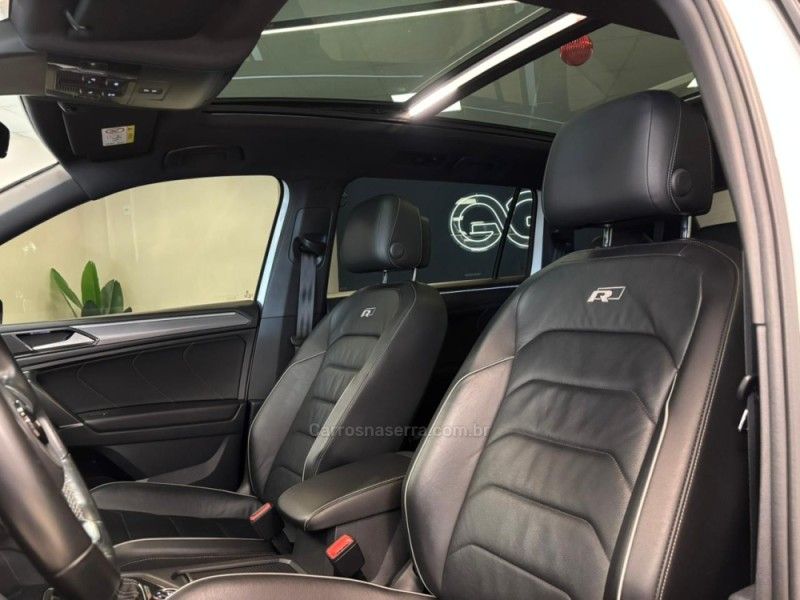 VOLKSWAGEN TIGUAN 2.0 ALLSPACE R-LINE 350 TSI 4X4 2018/2018 LUIGGI AUTOMÓVEIS CARLOS BARBOSA / Carros no Vale VOLKSWAGEN TIGUAN 2.0 ALLSPACE R-LINE 350 TSI 4X4 2018/2018 LUIGGI AUTOMÓVEIS CARLOS BARBOSA / Carros no Vale