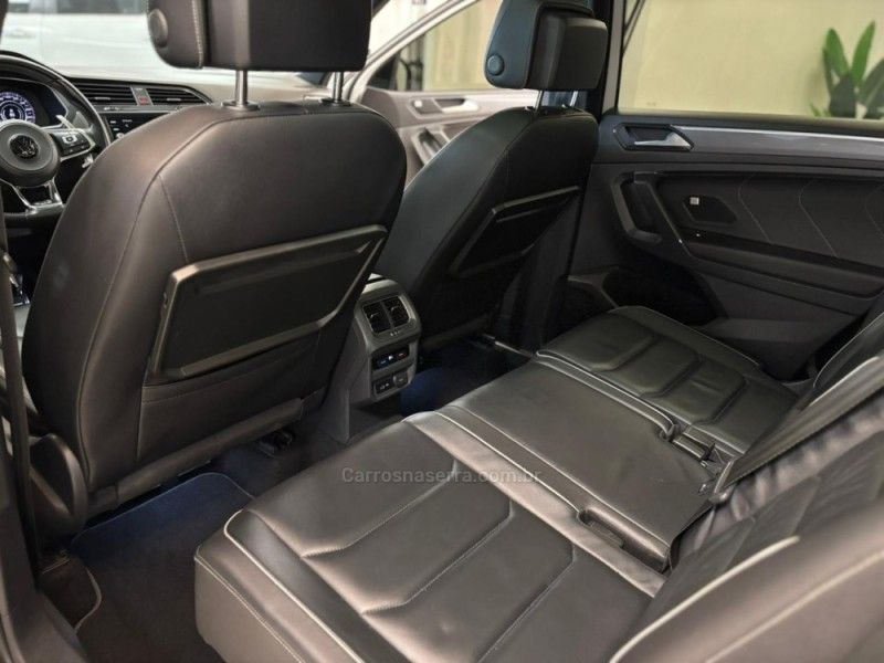 VOLKSWAGEN TIGUAN 2.0 ALLSPACE R-LINE 350 TSI 4X4 2018/2018 LUIGGI AUTOMÓVEIS CARLOS BARBOSA / Carros no Vale VOLKSWAGEN TIGUAN 2.0 ALLSPACE R-LINE 350 TSI 4X4 2018/2018 LUIGGI AUTOMÓVEIS CARLOS BARBOSA / Carros no Vale