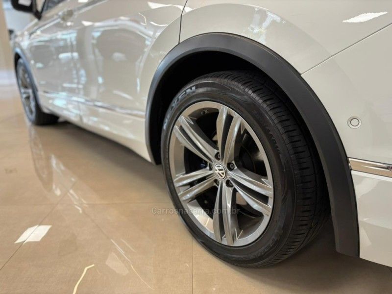 VOLKSWAGEN TIGUAN 2.0 ALLSPACE R-LINE 350 TSI 4X4 2018/2018 LUIGGI AUTOMÓVEIS CARLOS BARBOSA / Carros no Vale VOLKSWAGEN TIGUAN 2.0 ALLSPACE R-LINE 350 TSI 4X4 2018/2018 LUIGGI AUTOMÓVEIS CARLOS BARBOSA / Carros no Vale