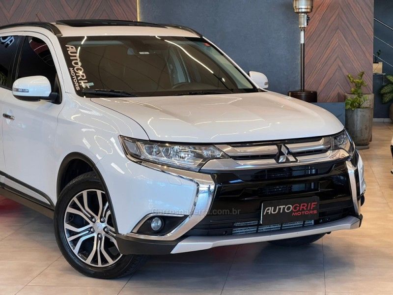 MITSUBISHI OUTLANDER 2.2 4X4 16V 2016/2016 AUTOGRIF MOTORS CAMPO BOM / Carros no Vale MITSUBISHI OUTLANDER 2.2 4X4 16V 2016/2016 AUTOGRIF MOTORS CAMPO BOM / Carros no Vale