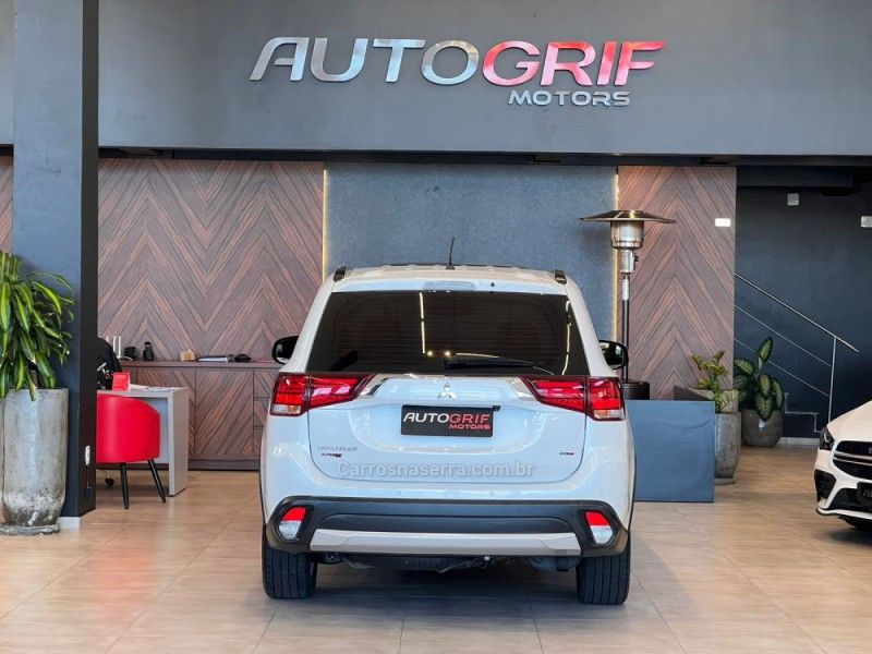 MITSUBISHI OUTLANDER 2.2 4X4 16V 2016/2016 AUTOGRIF MOTORS CAMPO BOM / Carros no Vale MITSUBISHI OUTLANDER 2.2 4X4 16V 2016/2016 AUTOGRIF MOTORS CAMPO BOM / Carros no Vale