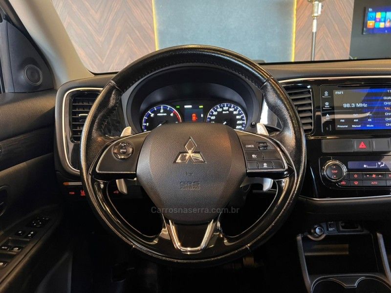 MITSUBISHI OUTLANDER 2.2 4X4 16V 2016/2016 AUTOGRIF MOTORS CAMPO BOM / Carros no Vale MITSUBISHI OUTLANDER 2.2 4X4 16V 2016/2016 AUTOGRIF MOTORS CAMPO BOM / Carros no Vale