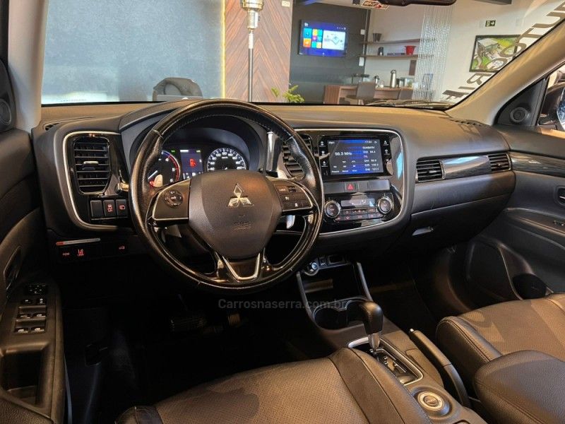 MITSUBISHI OUTLANDER 2.2 4X4 16V 2016/2016 AUTOGRIF MOTORS CAMPO BOM / Carros no Vale MITSUBISHI OUTLANDER 2.2 4X4 16V 2016/2016 AUTOGRIF MOTORS CAMPO BOM / Carros no Vale