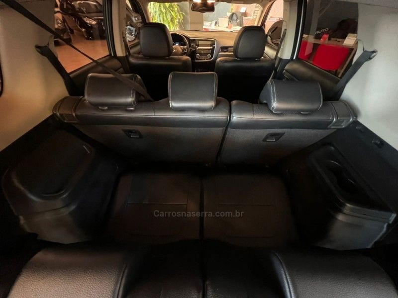 MITSUBISHI OUTLANDER 2.2 4X4 16V 2016/2016 AUTOGRIF MOTORS CAMPO BOM / Carros no Vale MITSUBISHI OUTLANDER 2.2 4X4 16V 2016/2016 AUTOGRIF MOTORS CAMPO BOM / Carros no Vale