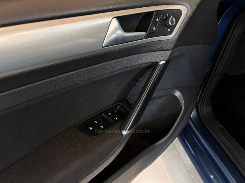 VOLKSWAGEN GOLF 1.4 TSI COMFORTLINE 16V 2014/2015 AUTOGRIF MOTORS CAMPO BOM / Carros no Vale