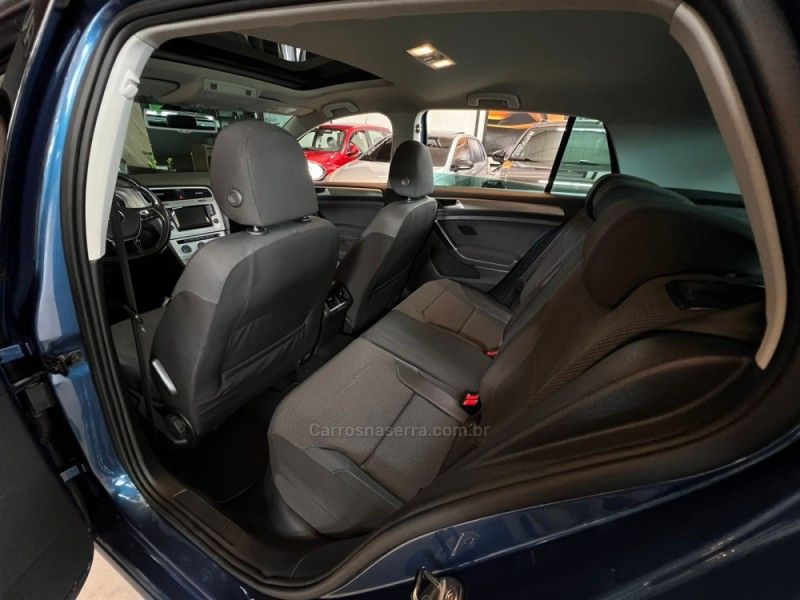 VOLKSWAGEN GOLF 1.4 TSI COMFORTLINE 16V 2014/2015 AUTOGRIF MOTORS CAMPO BOM / Carros no Vale