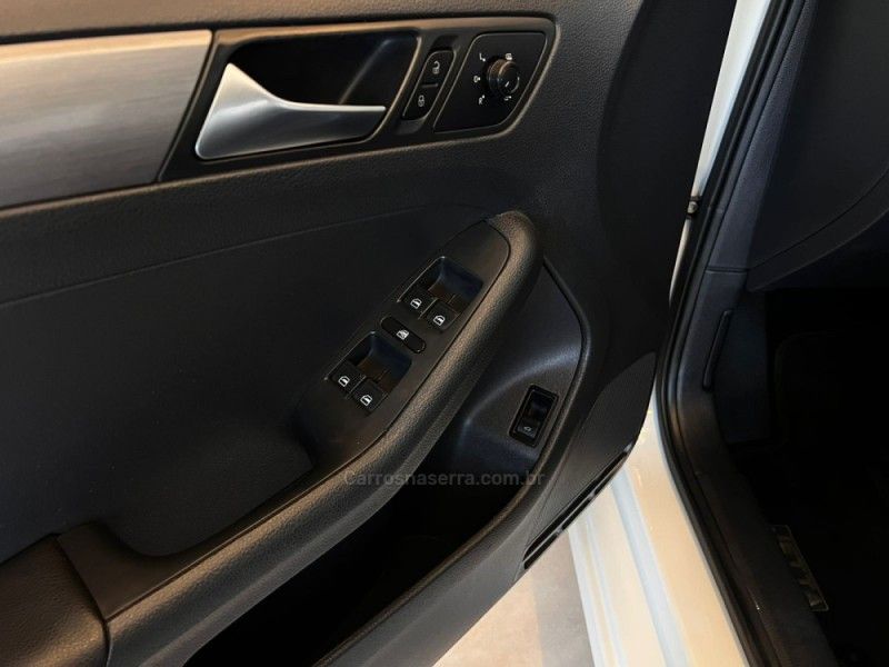 VOLKSWAGEN JETTA 1.4 16V TSI COMFORTLINE TIPTRONIC 2017/2017 AUTOGRIF MOTORS CAMPO BOM / Carros no Vale VOLKSWAGEN JETTA 1.4 16V TSI COMFORTLINE TIPTRONIC 2017/2017 AUTOGRIF MOTORS CAMPO BOM / Carros no Vale