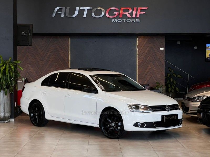 VOLKSWAGEN JETTA 2.0 COMFORTLINE TIPTRONIC 2012/2013 AUTOGRIF MOTORS CAMPO BOM / Carros no Vale