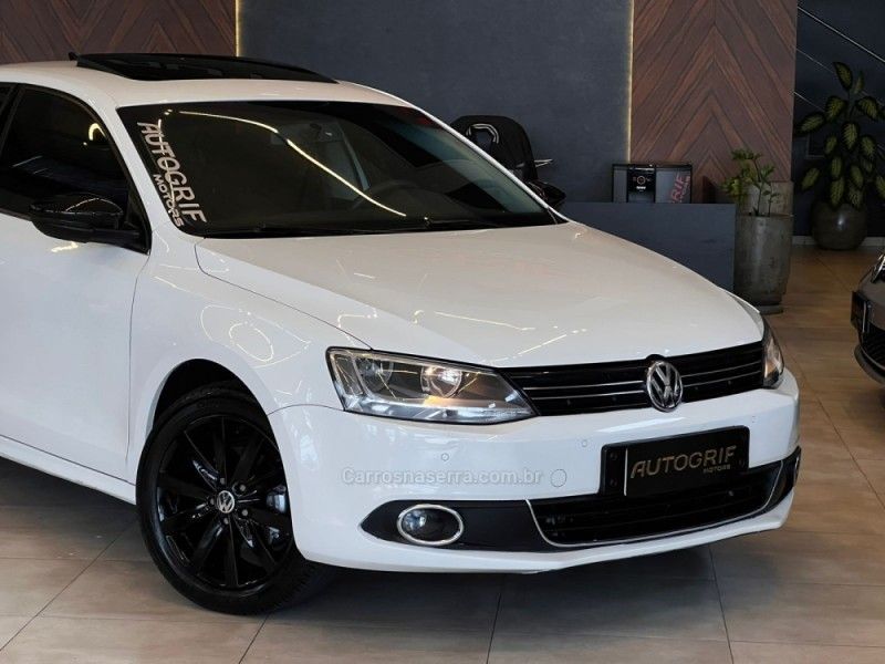 VOLKSWAGEN JETTA 2.0 COMFORTLINE TIPTRONIC 2012/2013 AUTOGRIF MOTORS CAMPO BOM / Carros no Vale