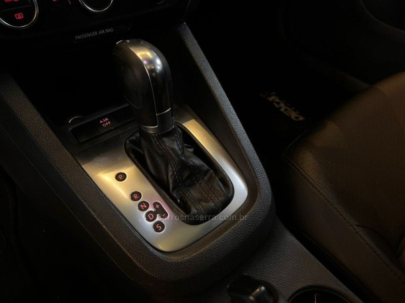 VOLKSWAGEN JETTA 2.0 COMFORTLINE TIPTRONIC 2012/2013 AUTOGRIF MOTORS CAMPO BOM / Carros no Vale