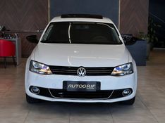 VOLKSWAGEN JETTA 2.0 COMFORTLINE TIPTRONIC 2012/2013 AUTOGRIF MOTORS CAMPO BOM / Carros no Vale