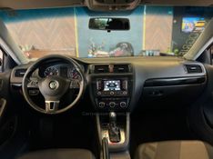 VOLKSWAGEN JETTA 2.0 COMFORTLINE TIPTRONIC 2012/2013 AUTOGRIF MOTORS CAMPO BOM / Carros no Vale