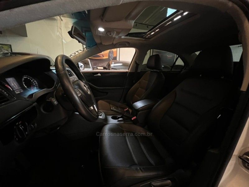 VOLKSWAGEN JETTA 2.0 COMFORTLINE TIPTRONIC 2012/2013 AUTOGRIF MOTORS CAMPO BOM / Carros no Vale