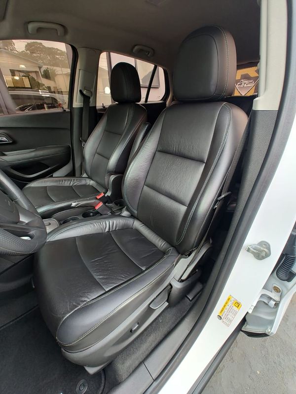 CHEVROLET TRACKER LTZ 1.8 16V 4×2 2014/2015 RENNER AUTOMÓVEIS LAJEADO / Carros no Vale