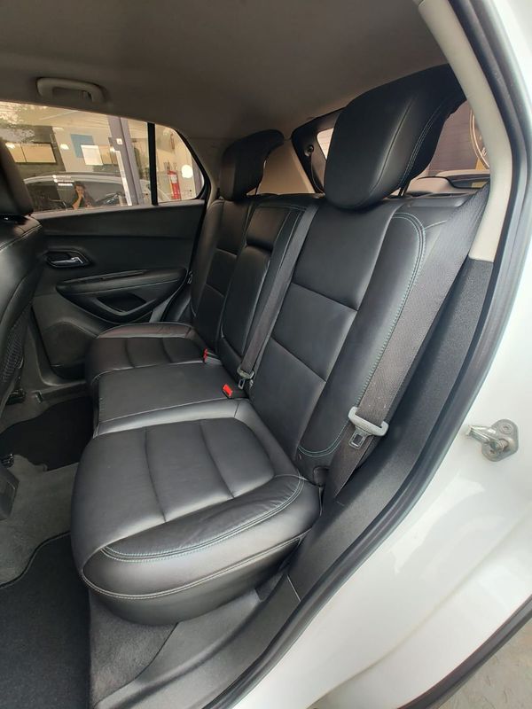 CHEVROLET TRACKER LTZ 1.8 16V 4×2 2014/2015 RENNER AUTOMÓVEIS LAJEADO / Carros no Vale