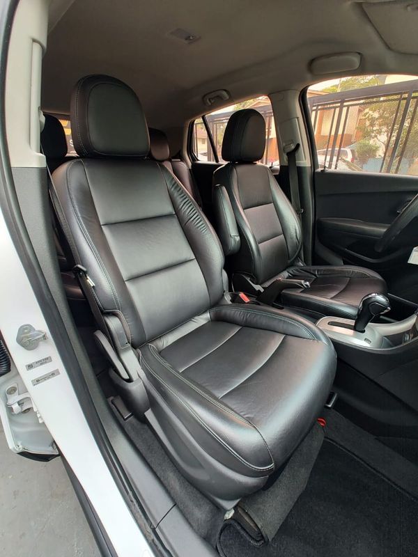 CHEVROLET TRACKER LTZ 1.8 16V 4×2 2014/2015 RENNER AUTOMÓVEIS LAJEADO / Carros no Vale