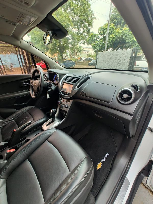 CHEVROLET TRACKER LTZ 1.8 16V 4×2 2014/2015 RENNER AUTOMÓVEIS LAJEADO / Carros no Vale