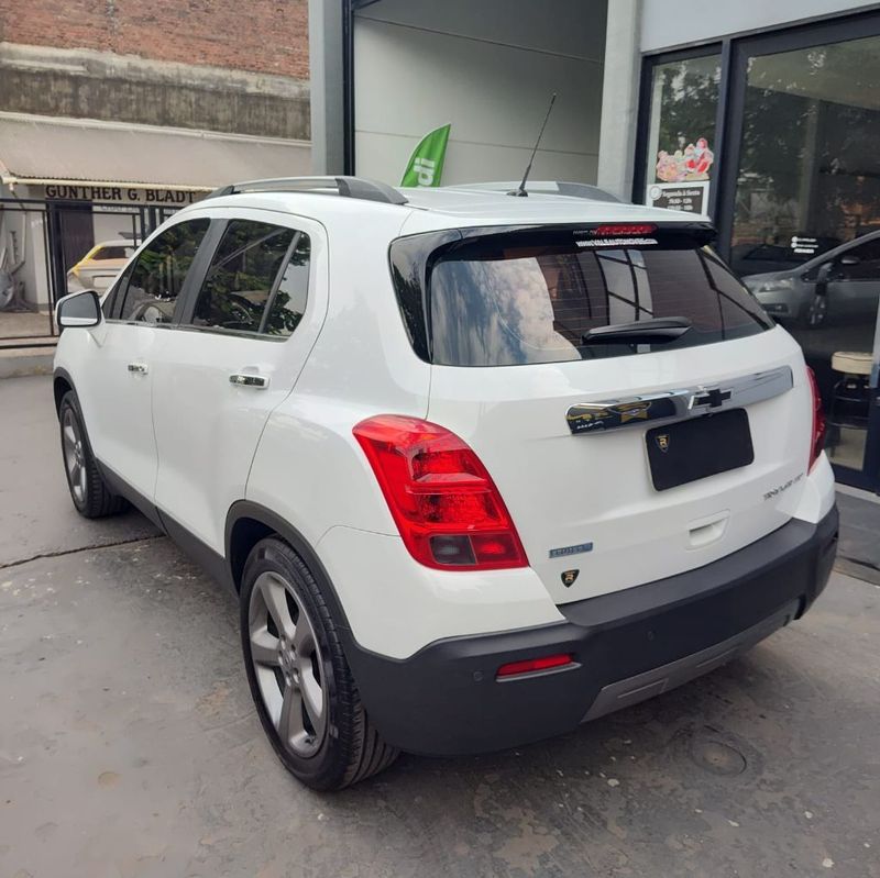 CHEVROLET TRACKER LTZ 1.8 16V 4×2 2014/2015 RENNER AUTOMÓVEIS LAJEADO / Carros no Vale