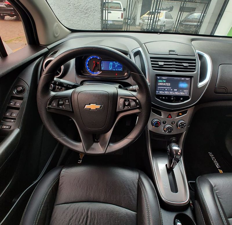 CHEVROLET TRACKER LTZ 1.8 16V 4×2 2014/2015 RENNER AUTOMÓVEIS LAJEADO / Carros no Vale