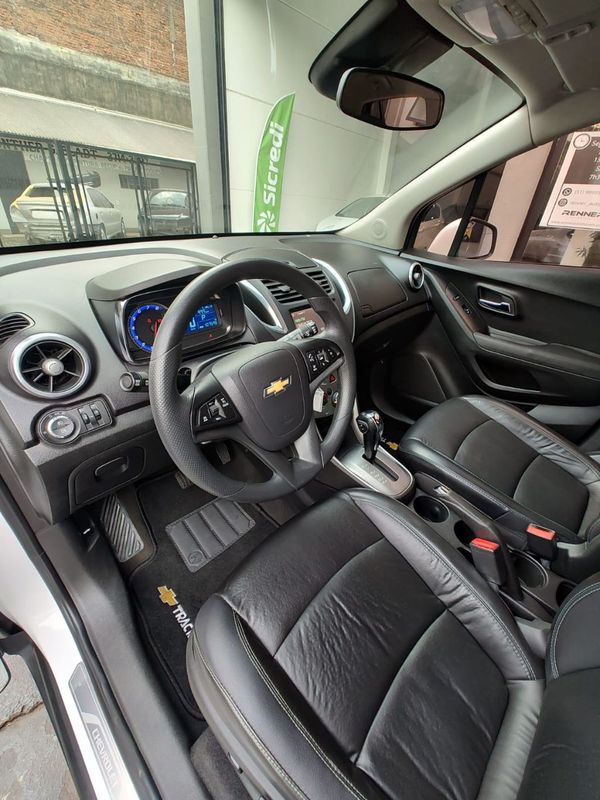 CHEVROLET TRACKER LTZ 1.8 16V 4×2 2014/2015 RENNER AUTOMÓVEIS LAJEADO / Carros no Vale