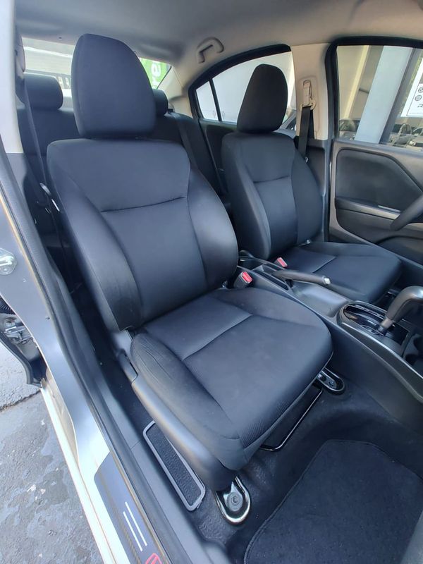 Honda CITY Sedan LX 1.5 16V 2014/2015 RENNER AUTOMÓVEIS LAJEADO / Carros no Vale Honda CITY Sedan LX 1.5 16V 2014/2015 RENNER AUTOMÓVEIS LAJEADO / Carros no Vale