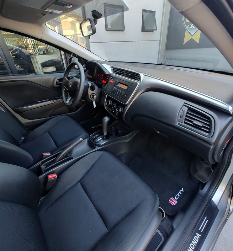 Honda CITY Sedan LX 1.5 16V 2014/2015 RENNER AUTOMÓVEIS LAJEADO / Carros no Vale Honda CITY Sedan LX 1.5 16V 2014/2015 RENNER AUTOMÓVEIS LAJEADO / Carros no Vale
