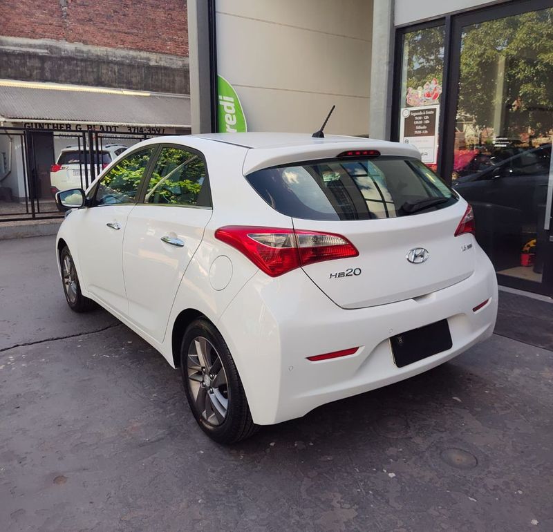 Hyundai HB20 Premium 1.6 16V Mec. 2014/2014 RENNER AUTOMÓVEIS LAJEADO / Carros no Vale