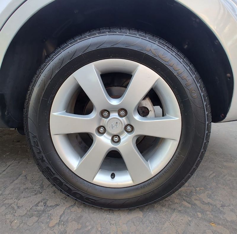 Hyundai Santa Fe GLS 2.7 V6 4x4TipTronic 2008/2008 RENNER AUTOMÓVEIS LAJEADO / Carros no Vale