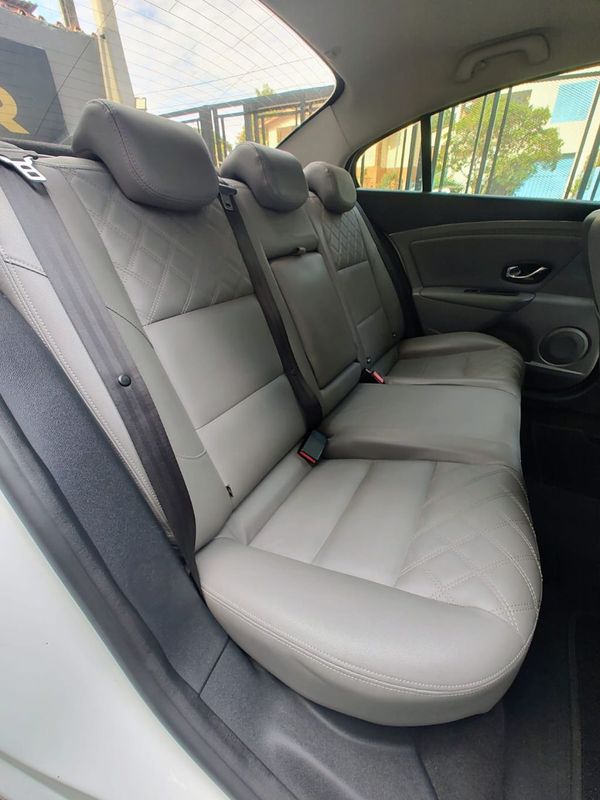 Renault FLUENCE Sedan Privilège 2.0 16V 2015/2016 RENNER AUTOMÓVEIS LAJEADO / Carros no Vale Renault FLUENCE Sedan Privilège 2.0 16V 2015/2016 RENNER AUTOMÓVEIS LAJEADO / Carros no Vale