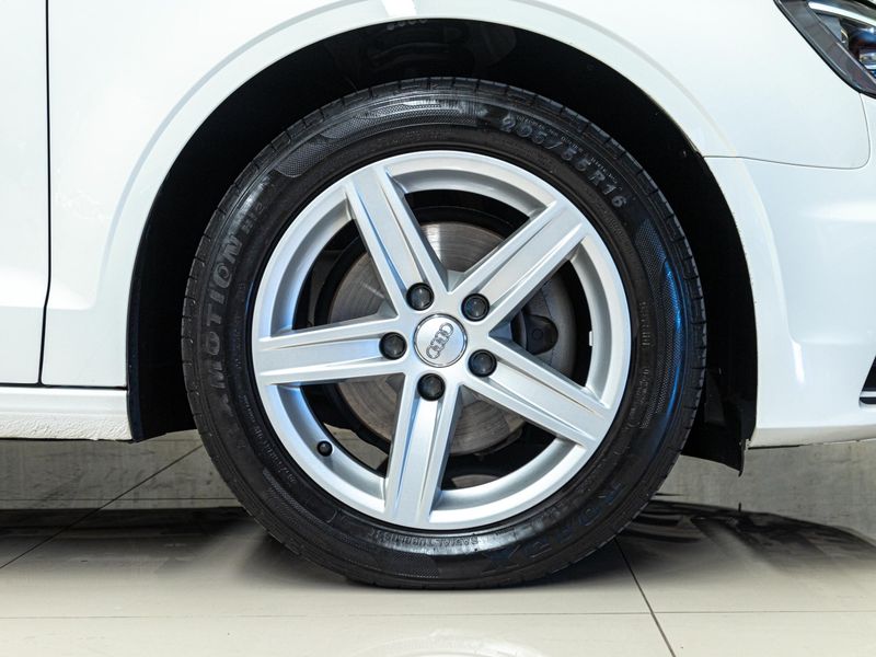 AUDI A3 1.4 TFSI SEDAN 16V S-TRONIC 2014/2015 PASTORE CAR COLLECTION BENTO GONÇALVES / Carros no Vale AUDI A3 1.4 TFSI SEDAN 16V S-TRONIC 2014/2015 PASTORE CAR COLLECTION BENTO GONÇALVES / Carros no Vale