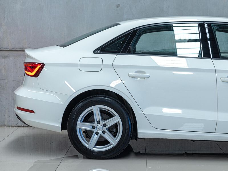 AUDI A3 1.4 TFSI SEDAN 16V S-TRONIC 2014/2015 PASTORE CAR COLLECTION BENTO GONÇALVES / Carros no Vale AUDI A3 1.4 TFSI SEDAN 16V S-TRONIC 2014/2015 PASTORE CAR COLLECTION BENTO GONÇALVES / Carros no Vale