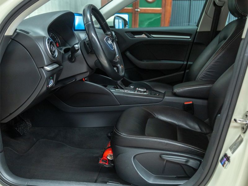 AUDI A3 1.4 TFSI SEDAN 16V S-TRONIC 2014/2015 PASTORE CAR COLLECTION BENTO GONÇALVES / Carros no Vale AUDI A3 1.4 TFSI SEDAN 16V S-TRONIC 2014/2015 PASTORE CAR COLLECTION BENTO GONÇALVES / Carros no Vale