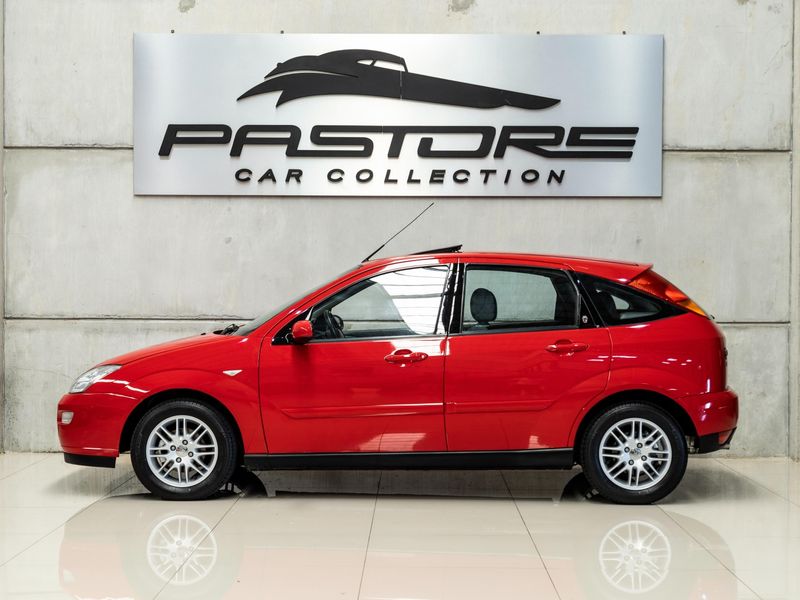 FORD FOCUS 2.0 GHIA 16V 2001/2001 PASTORE CAR COLLECTION BENTO GONÇALVES / Carros no Vale