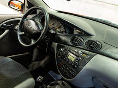 FORD FOCUS 2.0 GHIA 16V 2001/2001 PASTORE CAR COLLECTION BENTO GONÇALVES / Carros no Vale